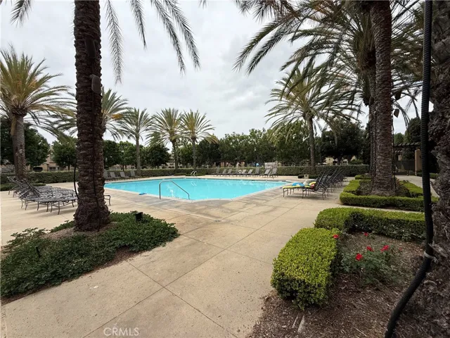 minutes to HOA Pool