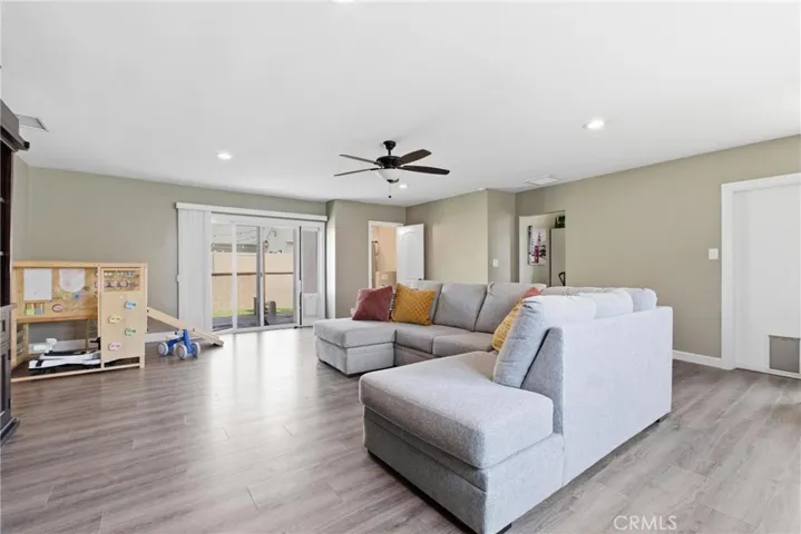 3403 Roxanne, Long Beach, California 90808