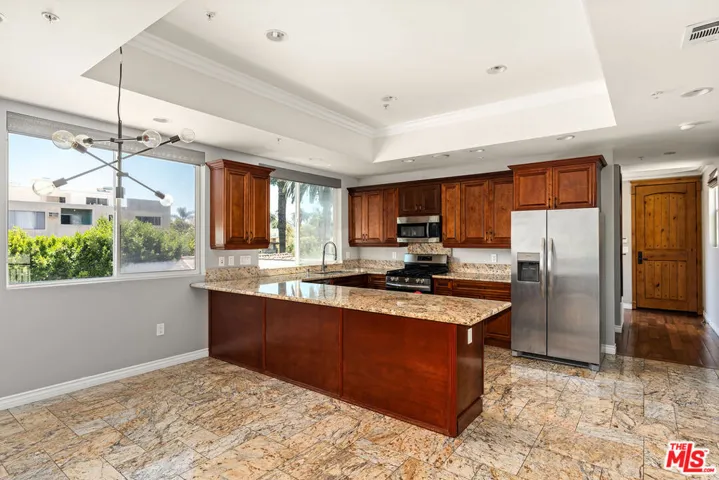 632 N Kings Road 202, West Hollywood, California 90048