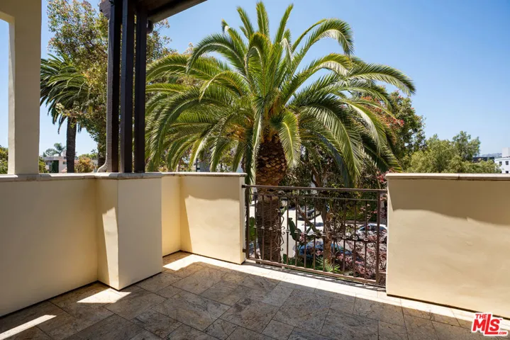 632 N Kings Road 202, West Hollywood, California 90048