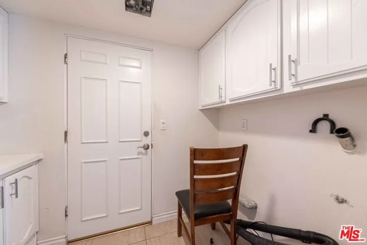 27821 Via Amistosa, Agoura Hills, California 91301