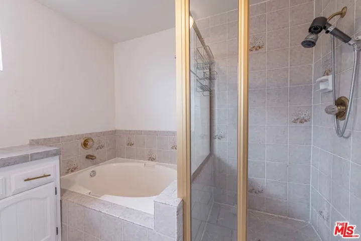 27821 Via Amistosa, Agoura Hills, California 91301