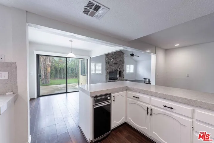 27821 Via Amistosa, Agoura Hills, California 91301