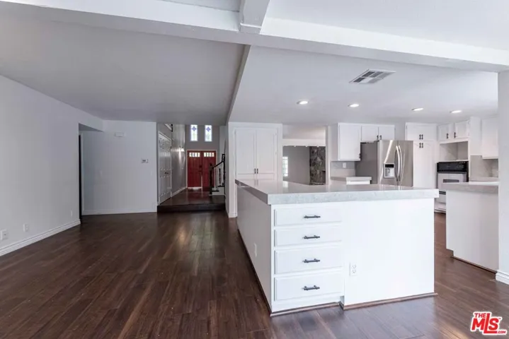 27821 Via Amistosa, Agoura Hills, California 91301