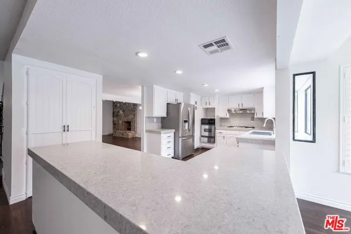 27821 Via Amistosa, Agoura Hills, California 91301