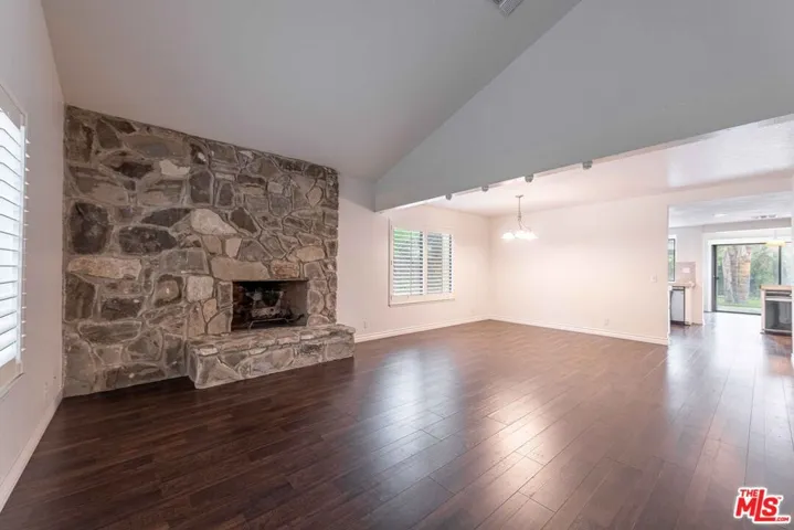 27821 Via Amistosa, Agoura Hills, California 91301