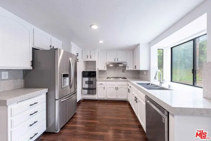 27821 Via Amistosa, Agoura Hills, California 91301