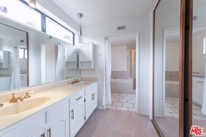 27821 Via Amistosa, Agoura Hills, California 91301