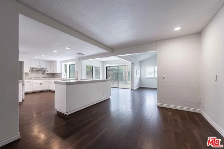 27821 Via Amistosa, Agoura Hills, California 91301