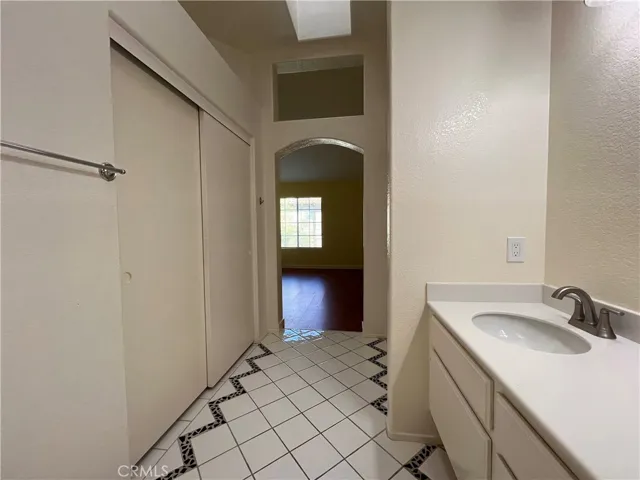 Pictures are from before current tenant moved in.