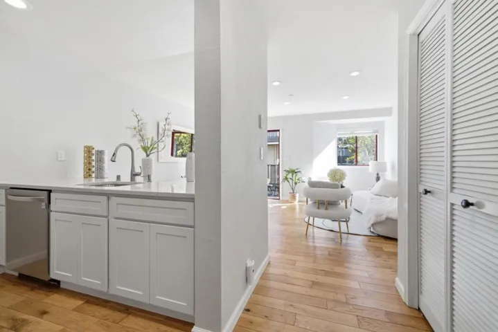 4151 El Camino Way Unit I, Palo Alto, California 94306