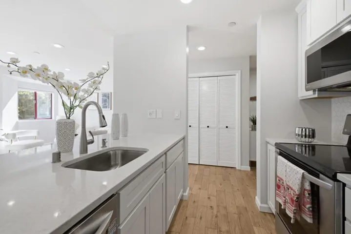 4151 El Camino Way Unit I, Palo Alto, California 94306