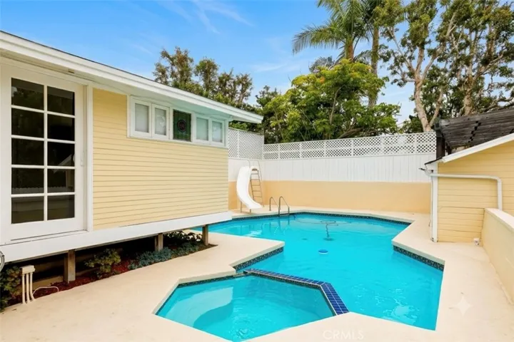 541 Oak Street, Laguna Beach, California 92651