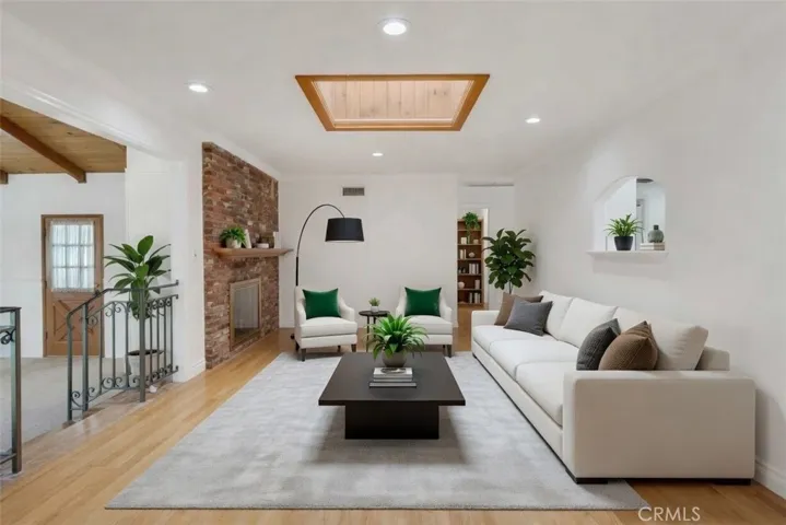 VIRTUALLY STAGED