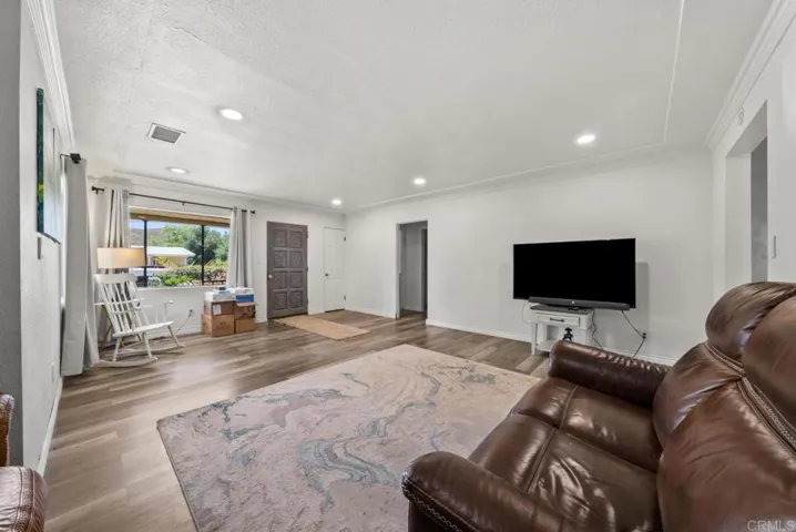 13256 Lindo Lane, Lakeside, California 92040