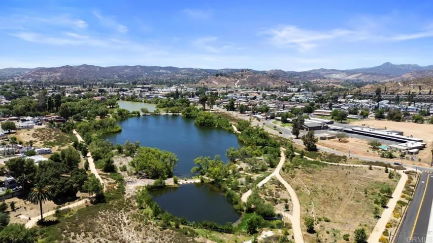 13256 Lindo Lane, Lakeside, California 92040