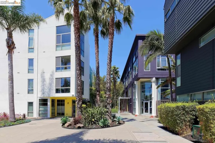 View of apartment building / complex