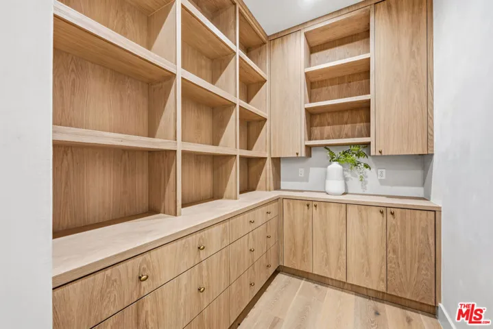 16643 Addison Street, Encino, California 91436