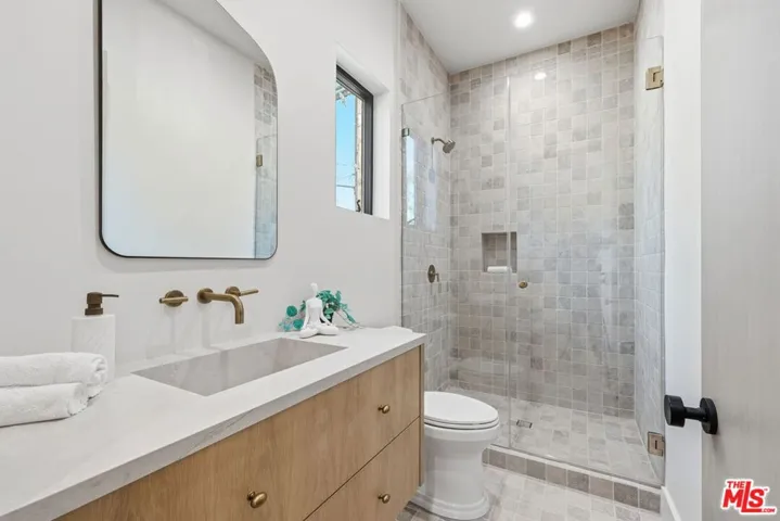 16643 Addison Street, Encino, California 91436