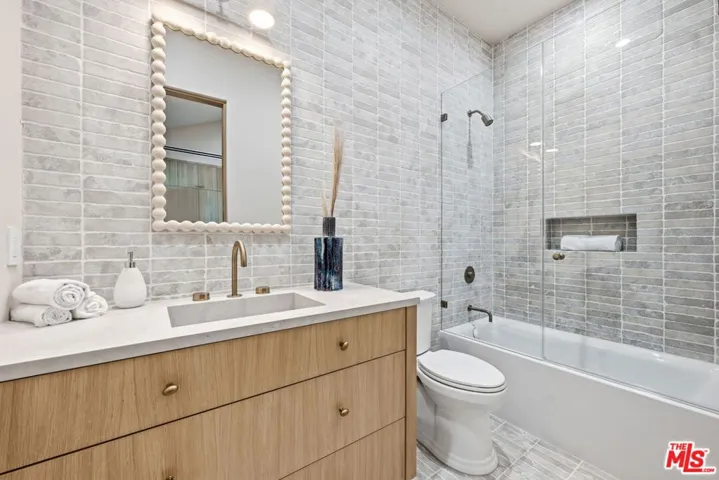 16643 Addison Street, Encino, California 91436