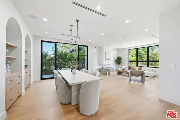 16643 Addison Street, Encino, California 91436