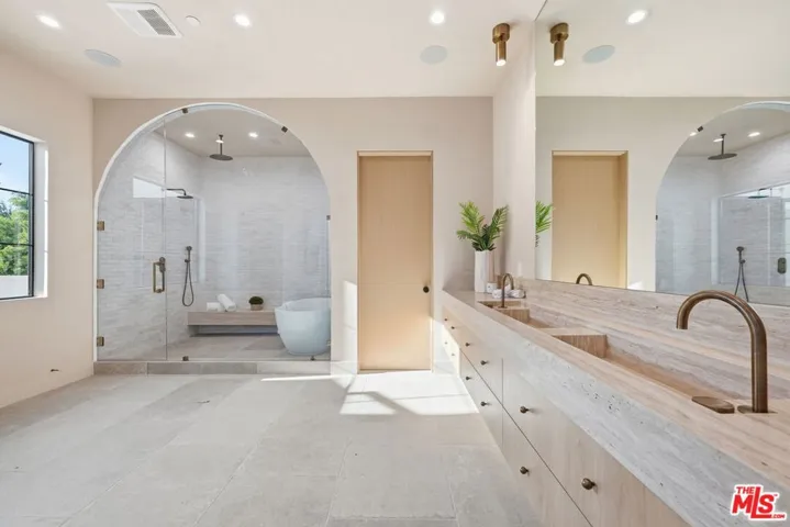 16643 Addison Street, Encino, California 91436