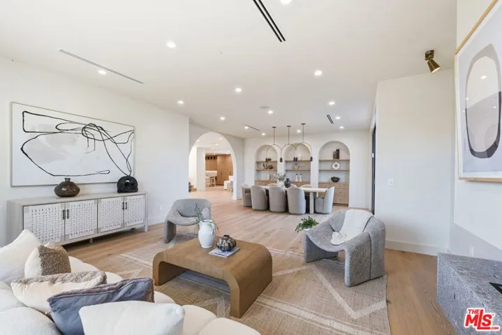 16643 Addison Street, Encino, California 91436