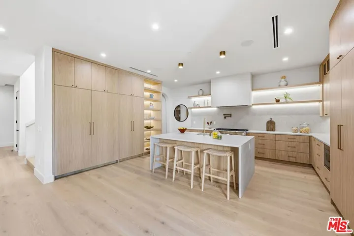 16643 Addison Street, Encino, California 91436
