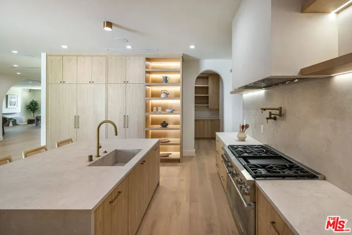 16643 Addison Street, Encino, California 91436