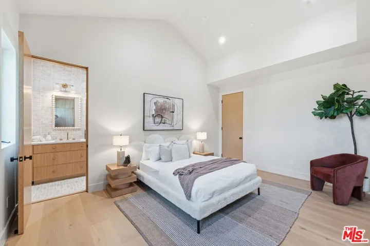 16643 Addison Street, Encino, California 91436