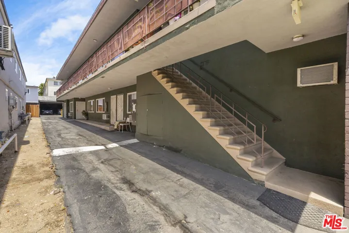 1001 E Acacia Avenue, Glendale, California 91205