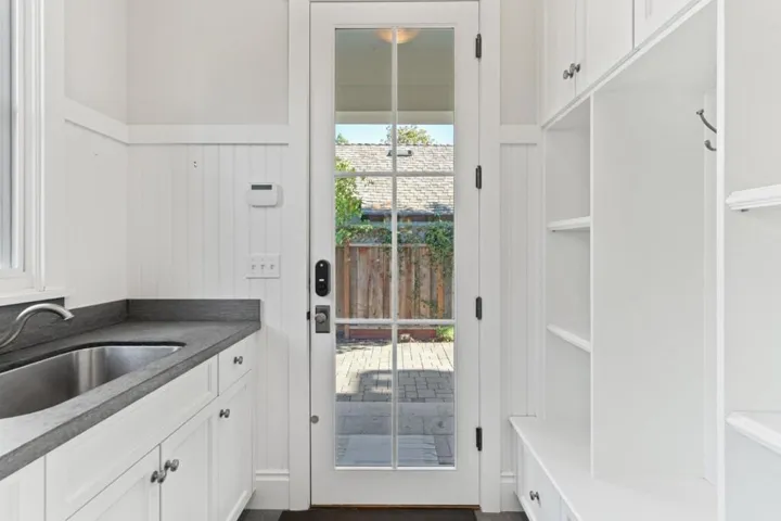 240 University Drive, Menlo Park, California 94025