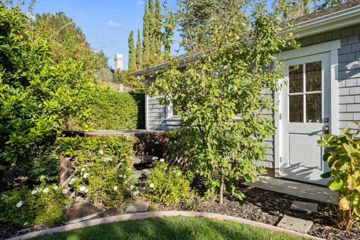 240 University Drive, Menlo Park, California 94025