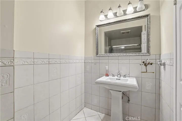 1338 Amherst 102, Los Angeles, California 90025