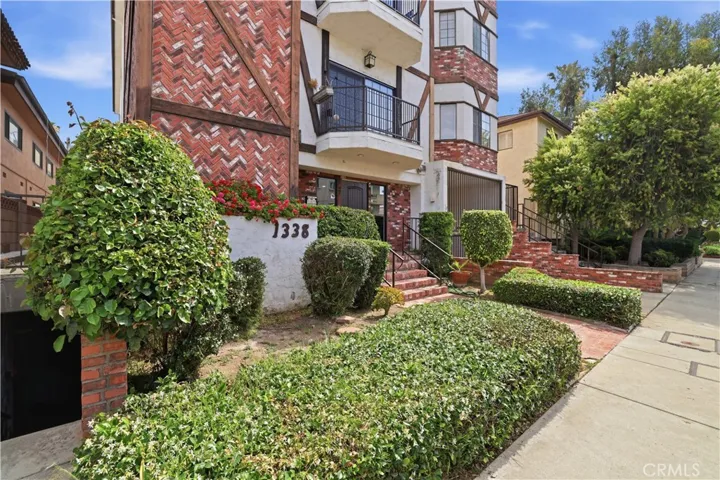 1338 Amherst 102, Los Angeles, California 90025