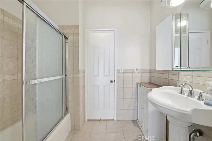 1338 Amherst 102, Los Angeles, California 90025