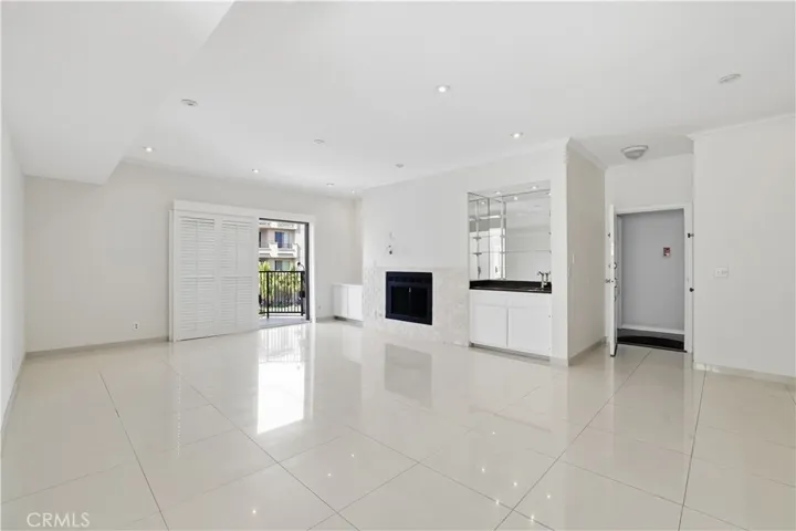 1338 Amherst 102, Los Angeles, California 90025