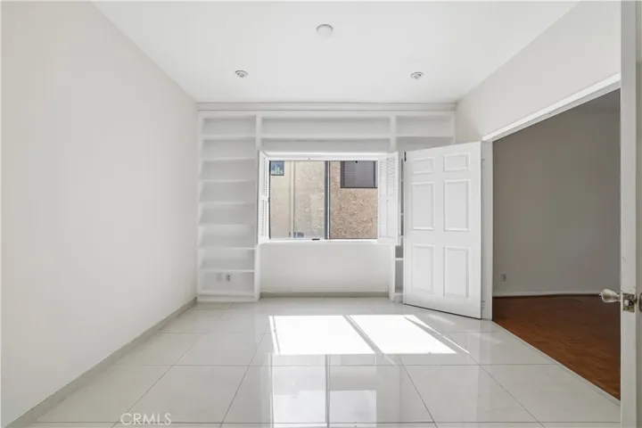 1338 Amherst 102, Los Angeles, California 90025