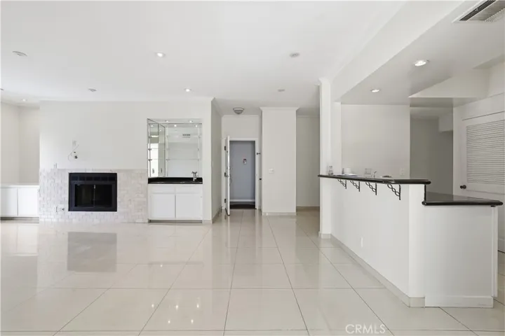 1338 Amherst 102, Los Angeles, California 90025