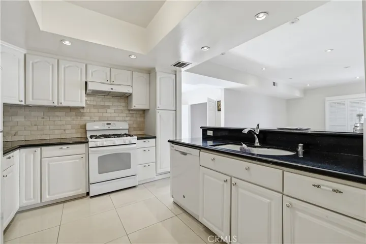 1338 Amherst 102, Los Angeles, California 90025