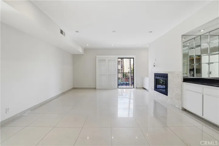 1338 Amherst 102, Los Angeles, California 90025
