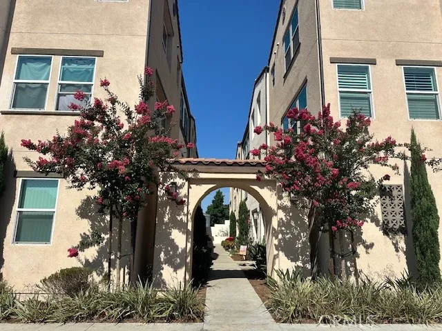 Entry way leads to End unit