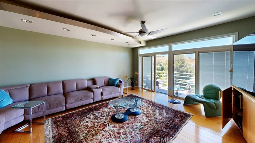 4936 Llano, Woodland Hills, California 91364