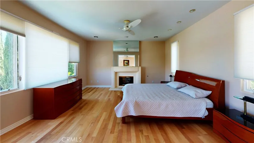 4936 Llano, Woodland Hills, California 91364