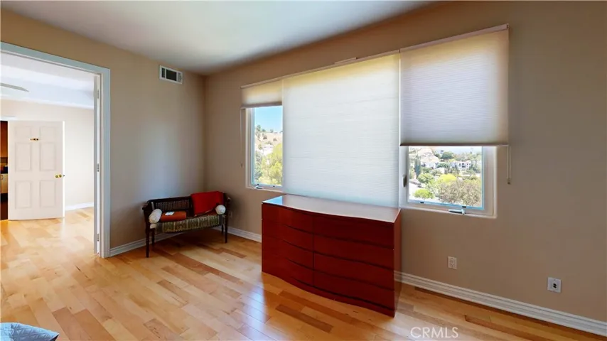 4936 Llano, Woodland Hills, California 91364