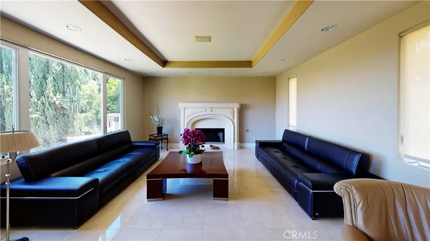4936 Llano, Woodland Hills, California 91364