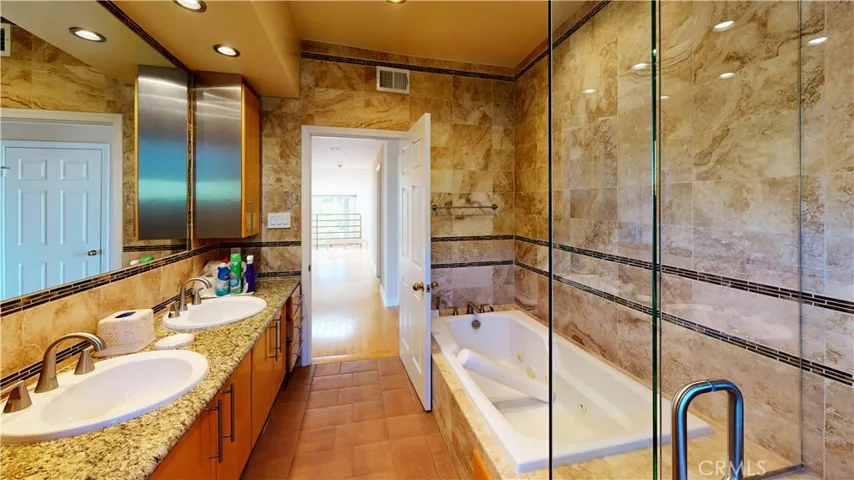 4936 Llano, Woodland Hills, California 91364