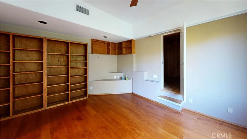 4936 Llano, Woodland Hills, California 91364
