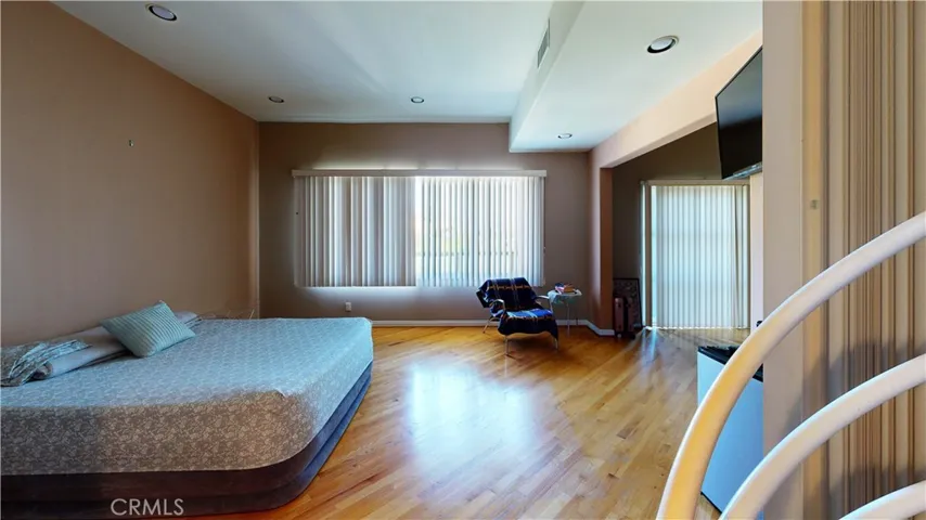 4936 Llano, Woodland Hills, California 91364