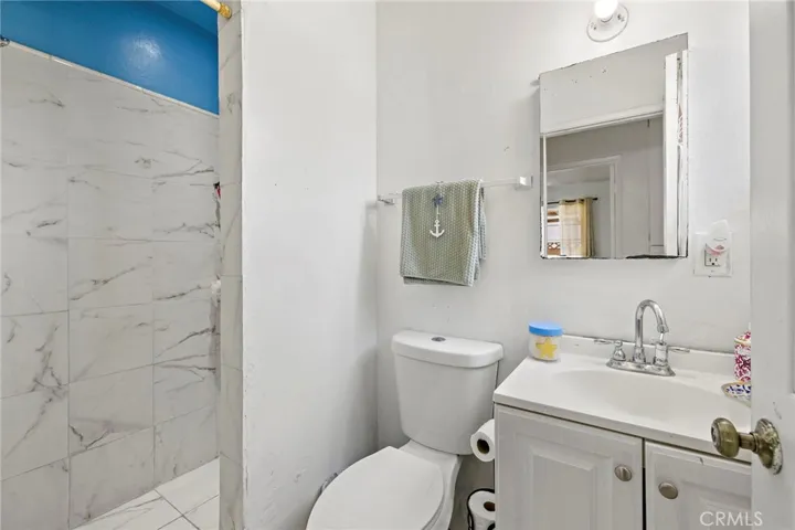 BATHROOM 2